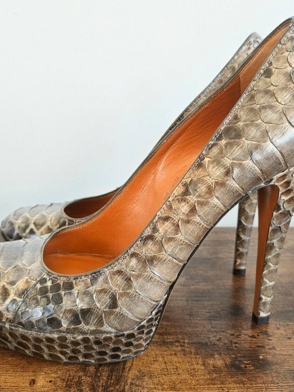 GUCCI Python Platform Pumps - Picture 4 of 15